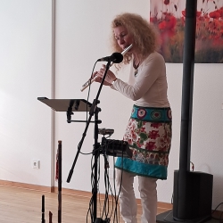 Musikalische Untermalung durch Cordelia Loosen-Sarr, Flötistin aus Wachtberg